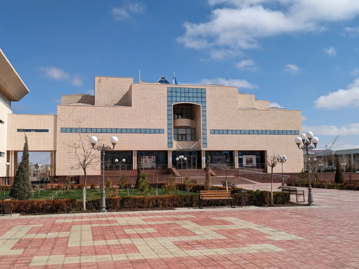 Фасад музея Савицкого Фасад музея Савицкого в Нукусе