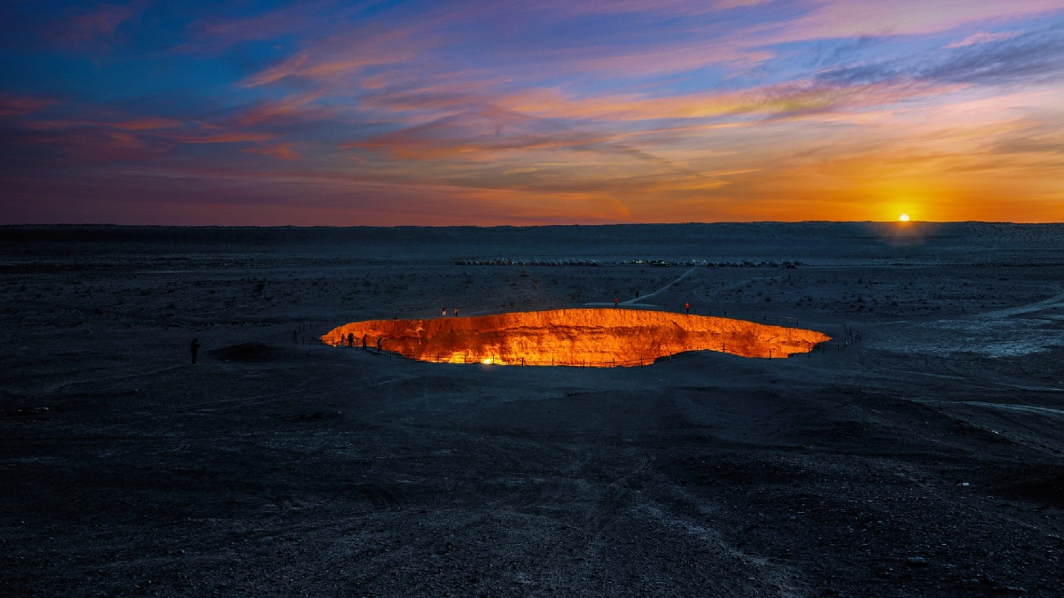 Darvaza Gas Crater glowing at sunset in Turkmenistan