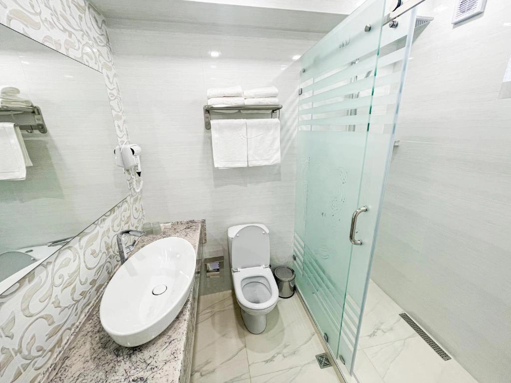 Bathroom at Shohjahon Palace Hotel & Spa