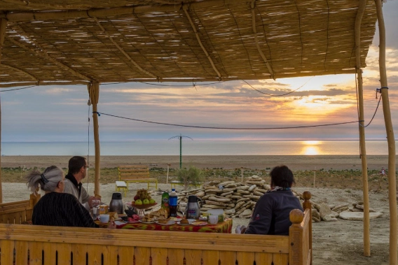 Aral Gölü'nde yurt kampı