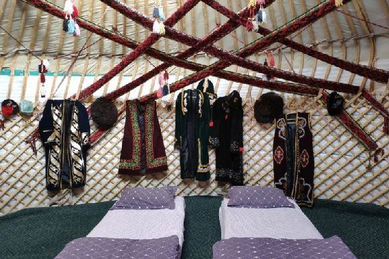 Aral Gölü'nde yurt kampı