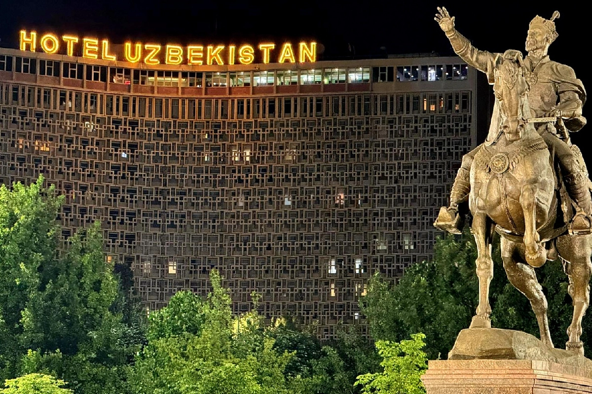Amir Timur Monument and Hotel Uzbekistan in the evening
