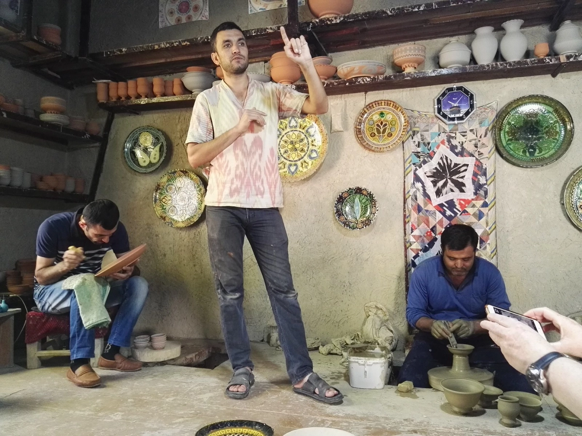 Gijduvan crafts stop between Bukhara and Samarkand