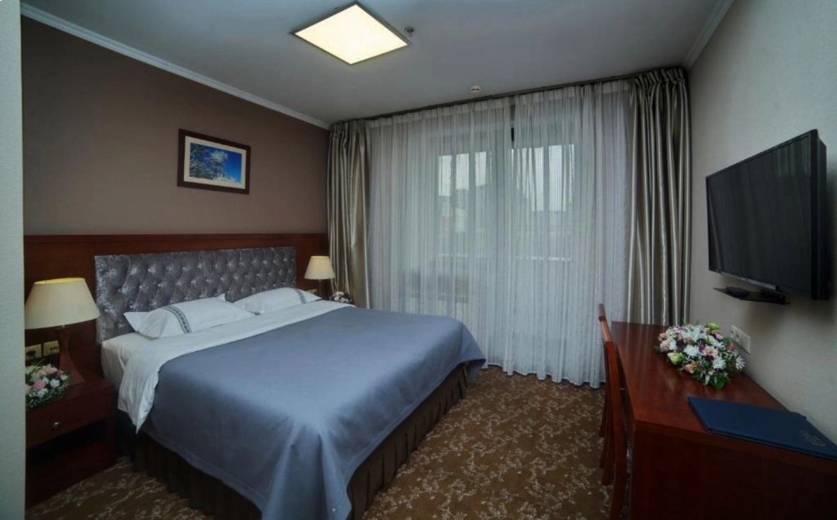 Double room at a planned Standard city hotel on the Five Stans route
