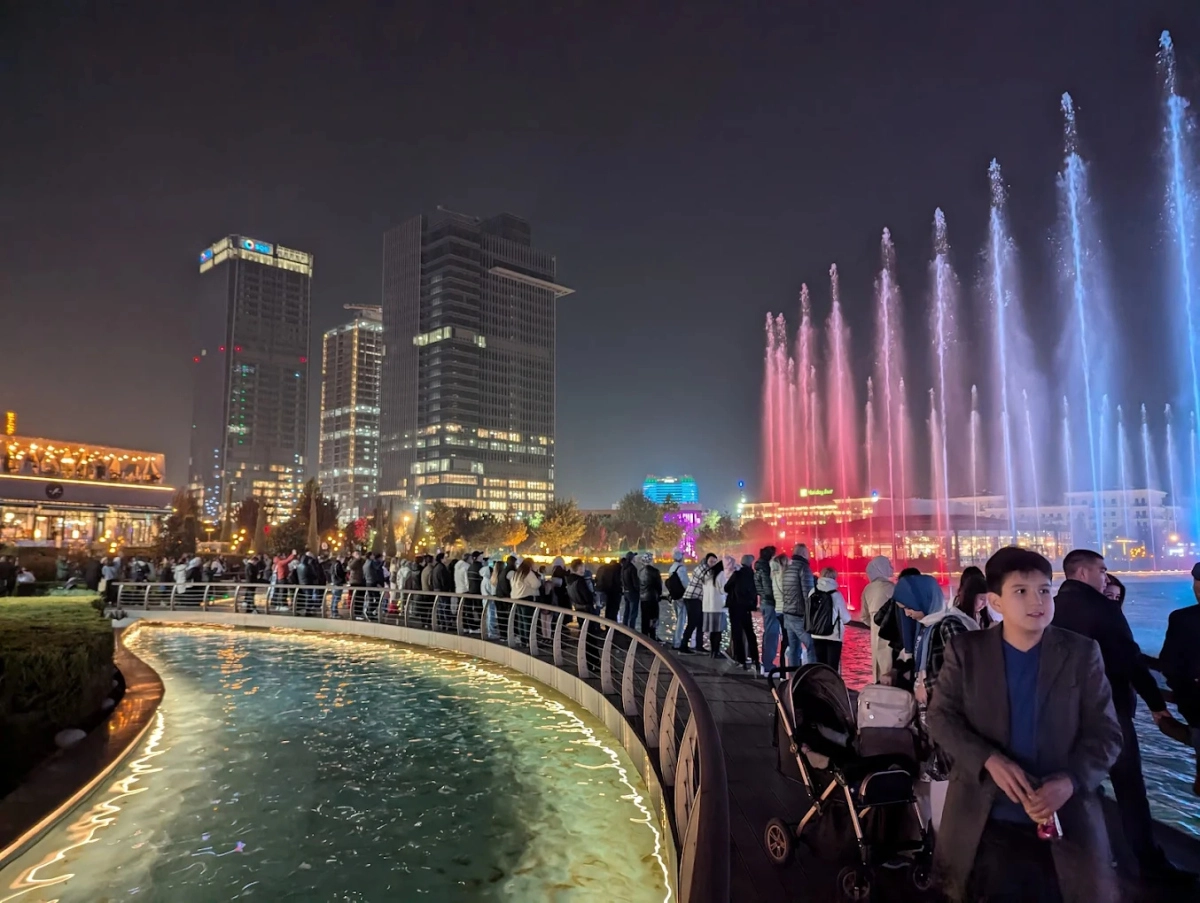Парк Tashkent City вечером