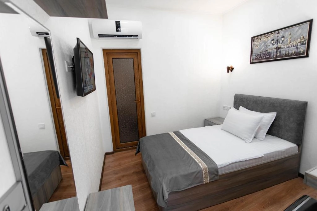 Registon Saroy in Samarkand, room
