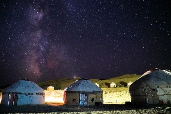 Camp de yourtes en mer d'Aral