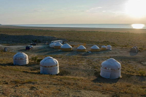 Camp de yourtes en mer d'Aral
