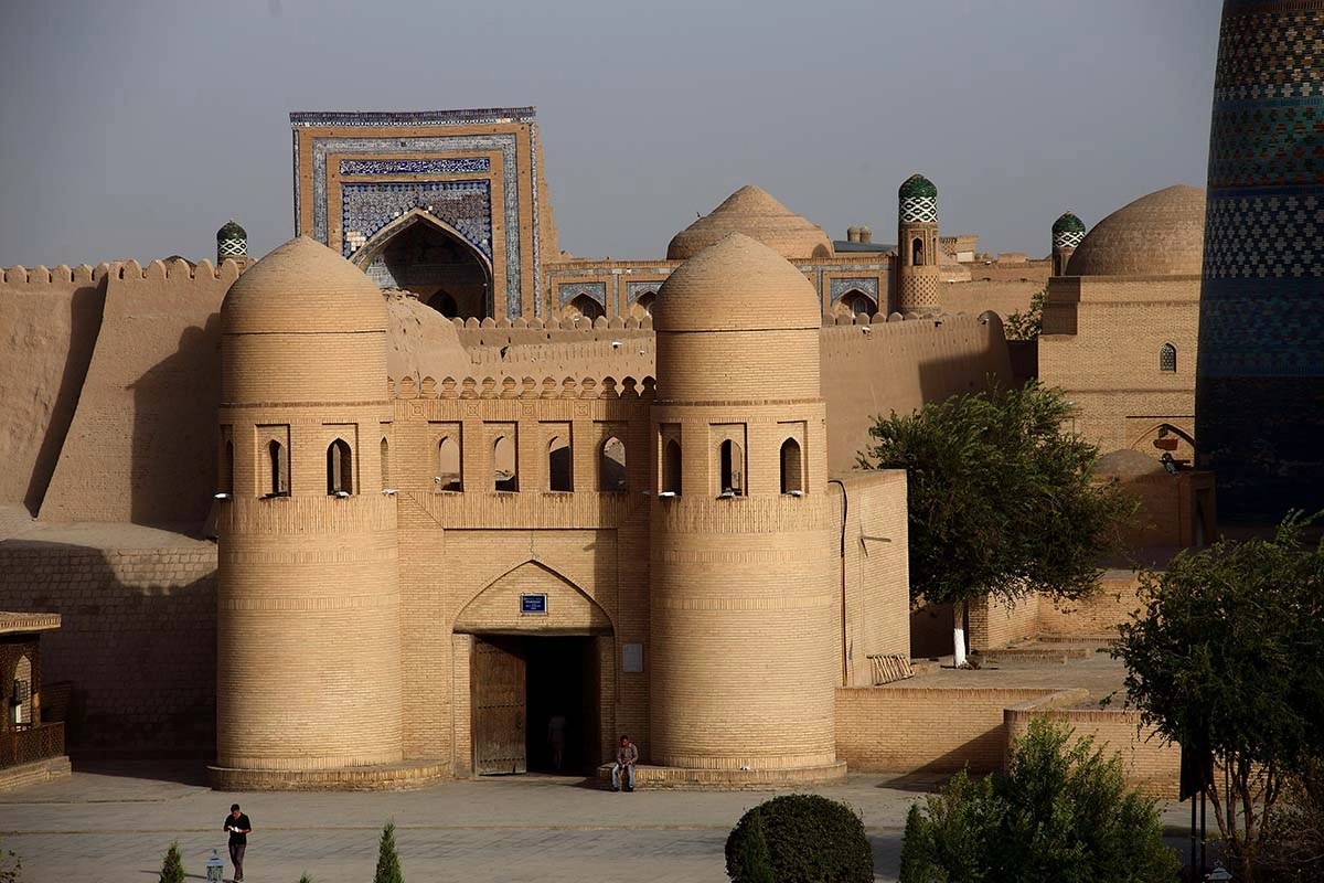 Torbereich und Lehmziegelarchitektur in Ichan-Kala in Chiwa