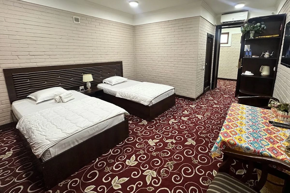 Zimmer mit zwei Einzelbetten — Atlas Hotel