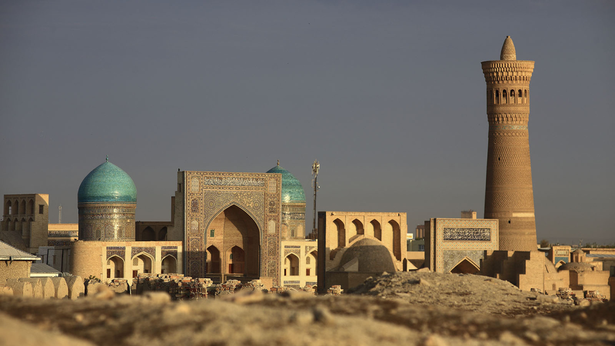 Tour to Uzbekistan — Bukhara Po-i-Kalyan complex and the Kalyan Minaret (tours to Uzbekistan)