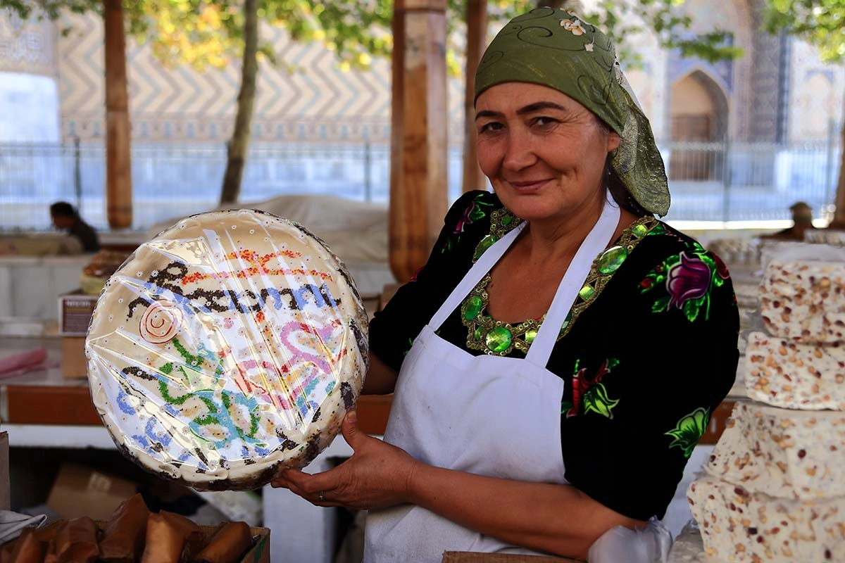 Самаркандская лепёшка на Сиабском базаре