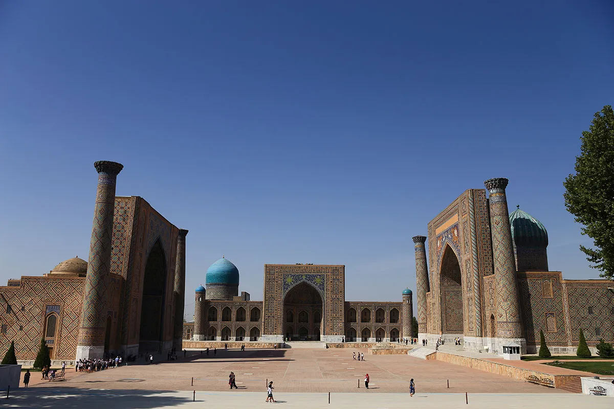 Régistan à Samarcande — panorama des trois médersas, Route de la Soie