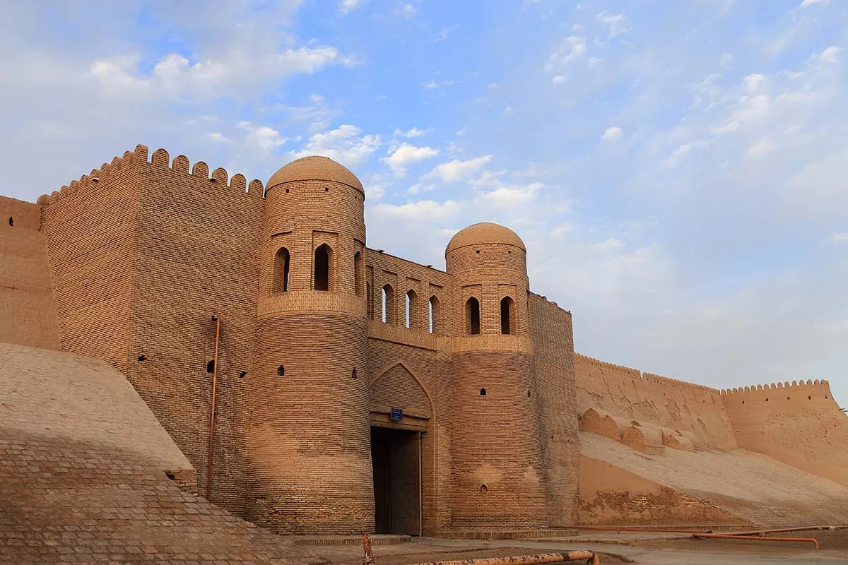 Khiva — porte Ata Darvaza, entrée Itchan-Kala UNESCO