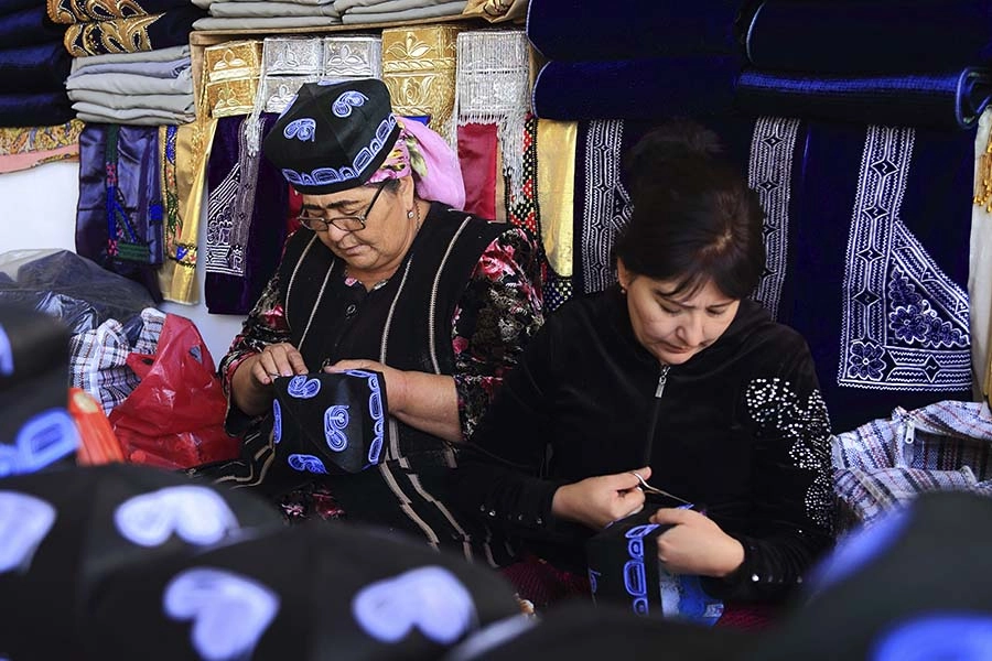 Craftswomen at Siyob Bazaar