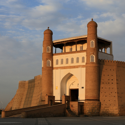 Eine Kleingruppenreise nach Usbekistan im Jahr 2023 beinhaltet Exkursionen.