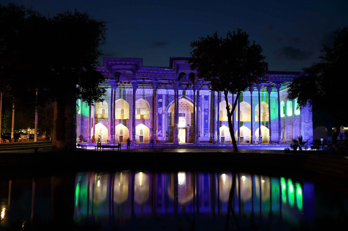 Özbekistan tren turunda tarihî mimari detayı