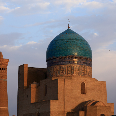 Eine Kleingruppenreise nach Usbekistan im Jahr 2023 beinhaltet Exkursionen.