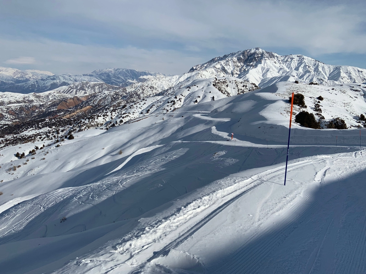 Tagesausflug nach Amirsoy ab Taschkent: Winterberge und verschneite Hänge