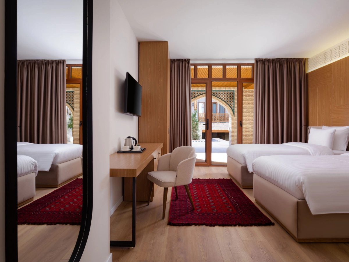 Two beds in a Superior Twin room at Mercure Bukhara Old Town