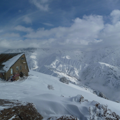 Özbekistan'a kış turları ekstrem kayak için.