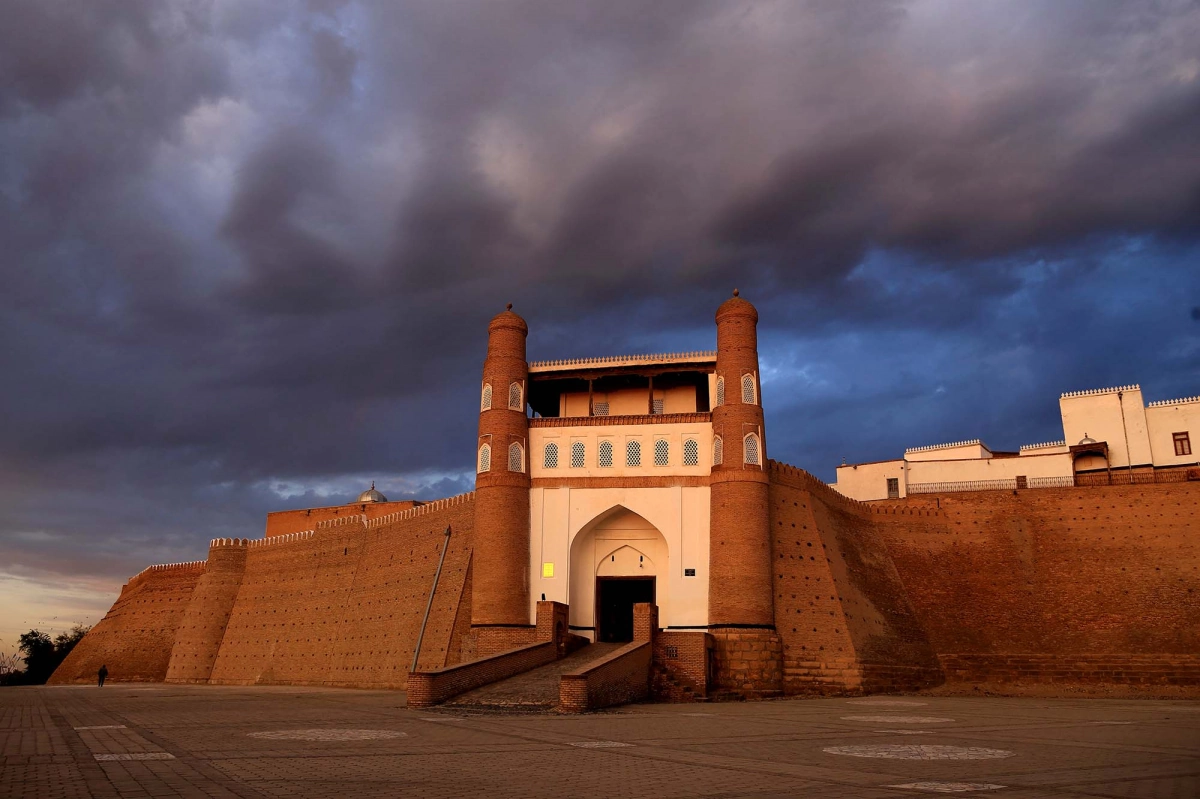 Крепость Арк в Бухаре во время 4‑дневного маршрута