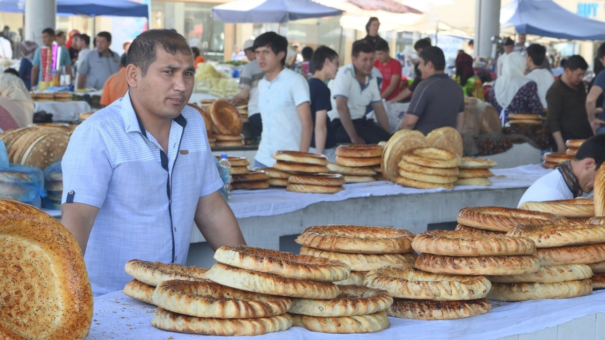 Городская жизнь в Ферганской долине во время тура