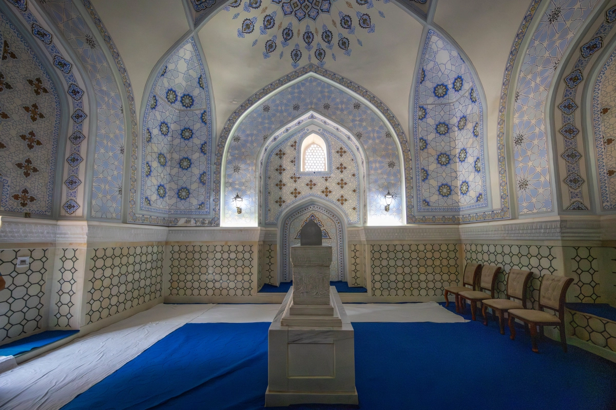 Interior of a memorial chamber in Shahrisabz Decorated interior of a memorial chamber in Shahrisabz